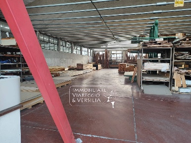 Foto Magazzino in via dei Falegnami, Camaiore Capezzano Pianore di 535 m²