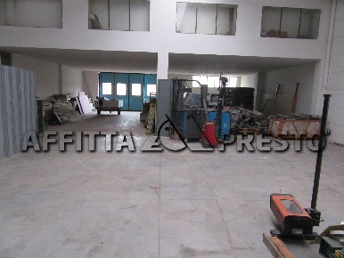 Foto Magazzino a Meldola Centro di 420 m² con 3 locali in affitto