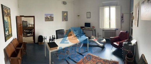 Foto Ufficio a Montespertoli di 115 m² con 6 locali in affitto
