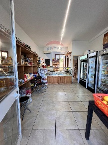 Foto Negozio a Piombino Fiorentina di 27 m² con 1 locali in vendita