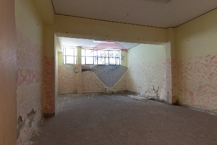 Foto Magazzino in strada statale 114, Messina Mili di 800 m² in vendita