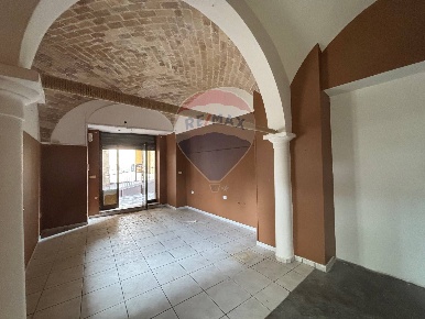 Foto Locale commerciale in Piazza Plebiscito, Lanciano Centro di 27 m²