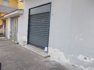 Foto Negozio in VIA SALVATORE DI GIACOMO, Sant'Antimo di 60 m² con 2 locali