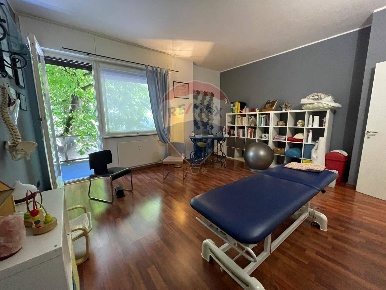 Foto Ufficio in viale masia, Como Stadio - Borgo Vico di 145 m² in affitto