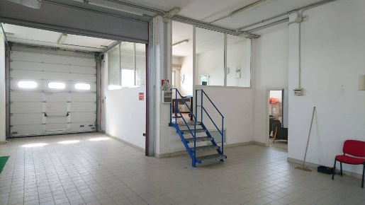 Foto Attività commerciale a Lapedona di 1000 m² con 10 locali in vendita