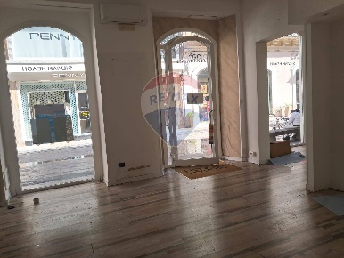 Foto Negozio in via Cavour 186/188/190, Vittoria Centro di 100 m²