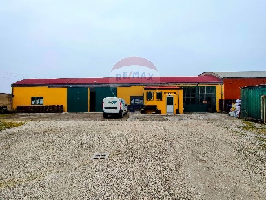 Foto Attività commerciale in via del lavoro, Copparo Centro di 300 m²