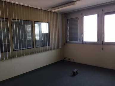 Foto Ufficio a Corsico di 580 m² con 10 locali in affitto