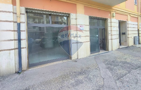 Foto Locale commerciale in Via De Viti De Marco, Foggia San Ciro - Stadio