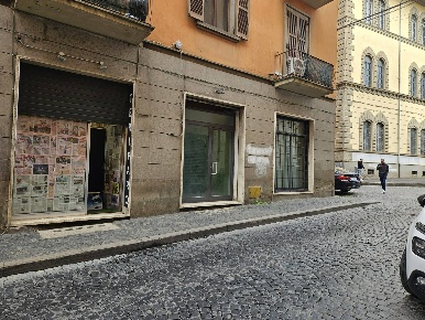 Foto Locale commerciale in Via San Faustino, Viterbo di 30 m² con 1 locali