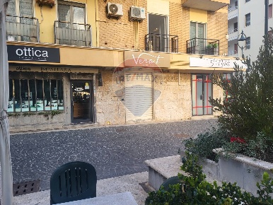 Foto Locale commerciale in Piazza Garibaldi, Anzio Centro Storico di 37 m²