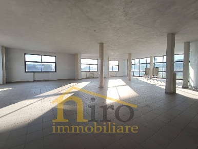 Foto Ufficio in Strada Lungofino, Città Sant'Angelo di 300 m² con 1 locali