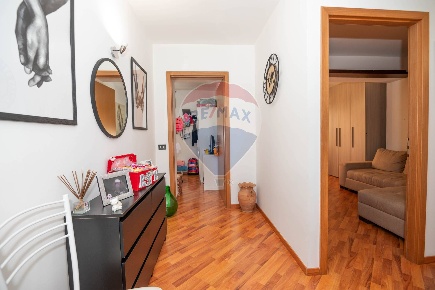 Foto Ufficio in via Escuriales, Caltagirone Centro di 68 m² con 3 locali