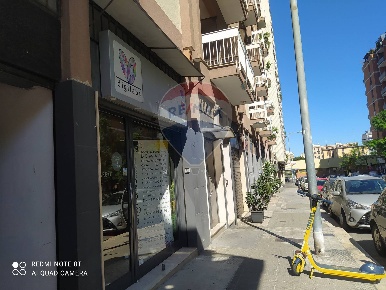 Foto Locale commerciale in Via Giuseppe Leonardo Albanese, Bari Picone