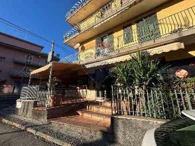 Foto Bar in aldo moro, Aci Catena Centro di 100 m² con 3 locali in vendita