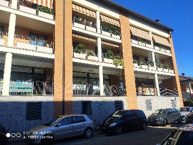 Foto Locale commerciale in via garibaldi, Gaggiano Centro di 105 m²