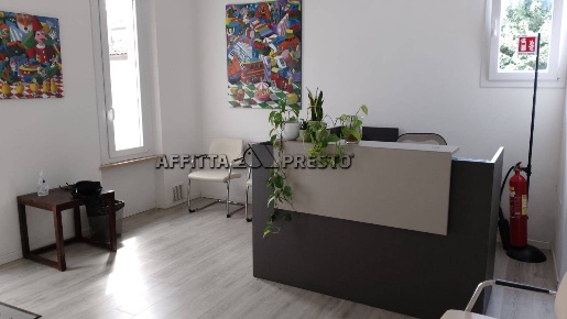 Foto Attività commerciale a Forlì di 180 m² con 5 locali in affitto