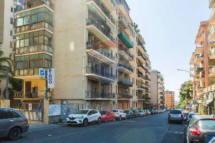 Foto Locale commerciale in Via Caronda, Catania Vulcania - Sanzio