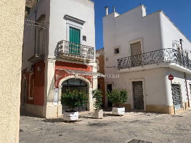 Foto Locale commerciale in Piazzetta Indipendenza, Aradeo di 45 m²