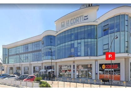 Foto Locale commerciale in Via Nazionale Appia, Curti di 100 m² in vendita
