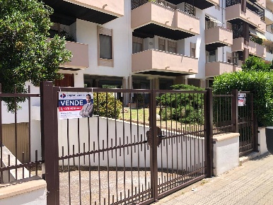 Foto Attività commerciale in Via Salvator Rosa, Cagliari di 150 m²