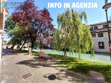 Foto Negozio a Treviso Duomo di 105 m² in vendita