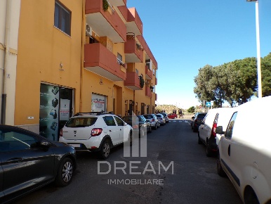 Foto Locale commerciale in via Firenze, Quartu Sant'Elena Quartu di 75 m²