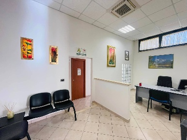 Foto Ufficio in via colleprata, Alatri Centro di 85 m² con 3 locali