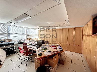 Foto Ufficio in Via del Brennero, Trento Solteri di 120 m² con 3 locali