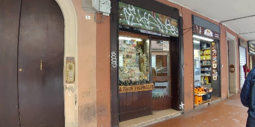 Foto Negozio in Via San Felice, Bologna San Felice di 50 m² con 2 locali