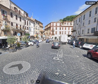 Foto Locale commerciale in Piazza vittorio Emanuele II, Ronciglione Centro