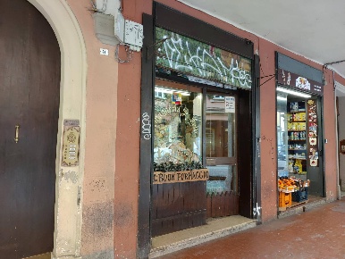 Foto Negozio in Via San Felice, Bologna San Felice di 50 m² con 2 locali