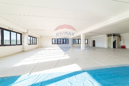 Foto Locale commerciale in Via Ancona, Castelbellino Scorcelletti di 483 m²