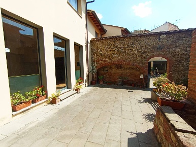 Foto Attività commerciale a Montelupo Fiorentino di 190 m² con 5 locali