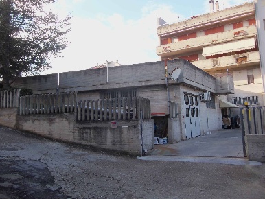 Foto Magazzino in Via Cavour, Acquaviva Picena di 420 m² in vendita