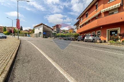 Foto Locale commerciale a Boca Centro di 298 m² con 1 locali in vendita