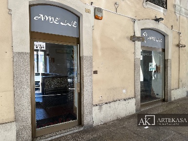 Foto Negozio in Via XX Settembre, Novara Centro Storico di 186 m²
