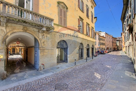 Foto Negozio a Bergamo Borgo Palazzo di 45 m² con 1 locali in vendita