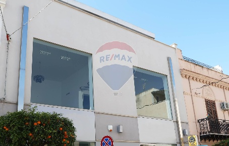 Foto Locale commerciale in Corso Vittorio Emanuele III, Terrasini Centro