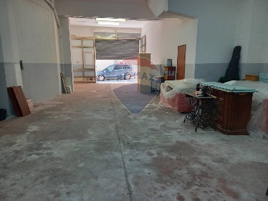 Foto Attività commerciale in Via Jacopo da Lentini, Ragusa di 138 m²