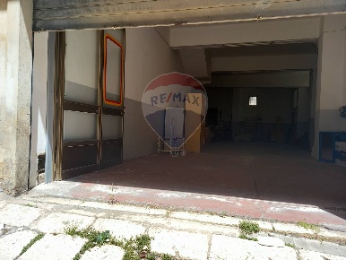 Foto Attività commerciale in Via Jacopo da Lentini, Ragusa di 138 m²