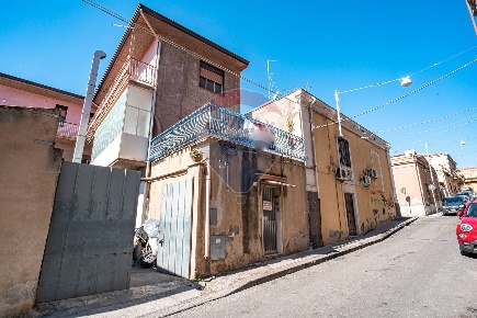 Foto Laboratorio in Via Cicero, Catania Cibali di 110 m² con 3 locali