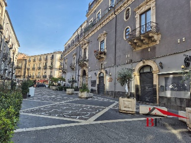 Foto Locale commerciale in via Michele Rapisardi, Catania di 520 m²