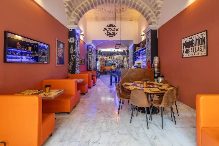 Foto Attività commerciale in via quintino sella, Bari Murat di 260 m²