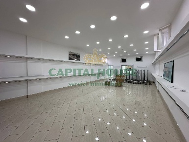Foto Locale commerciale a San Giuseppe Vesuviano Centro di 470 m²