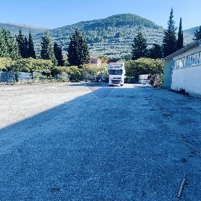 Foto Attività commerciale in Via delle Industrie, Spello di 650 m²