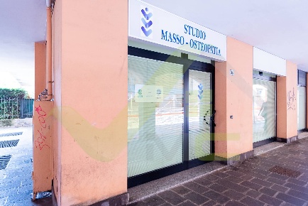 Foto Negozio in Via Agnese Pasta, Melzo di 60 m² con 2 locali in vendita
