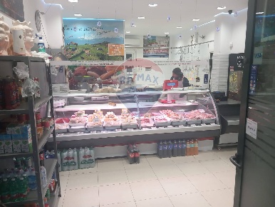 Foto Attività commerciale in Via Mongibello, Belpasso Piano Tavola di 63 m²