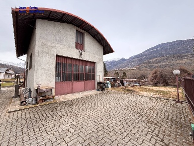 Foto Magazzino in Frazione Clos Savin, Aymavilles Centro di 54 m²