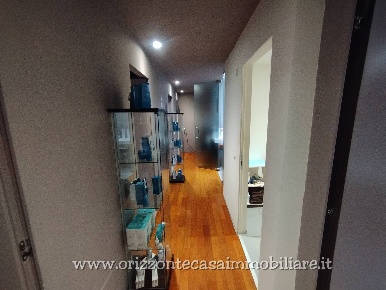 Foto Locale commerciale a Ascoli Piceno di 123 m² con 7 locali in vendita